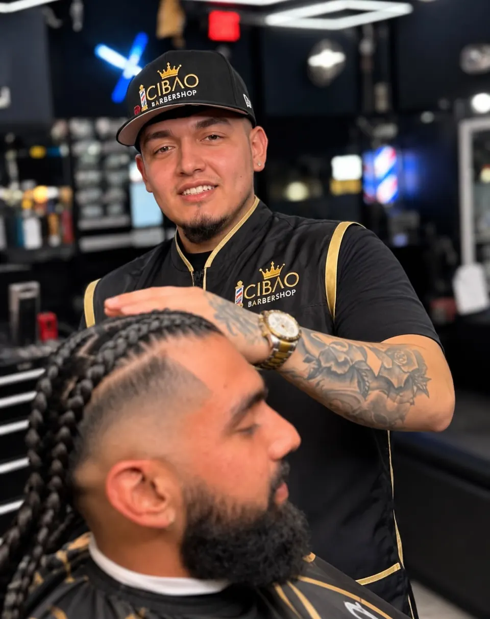 Luis braiding hair at Cibao
